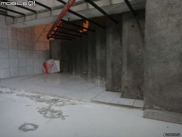 想請教關於地下室的樓梯與後陽台安裝採光罩的問題