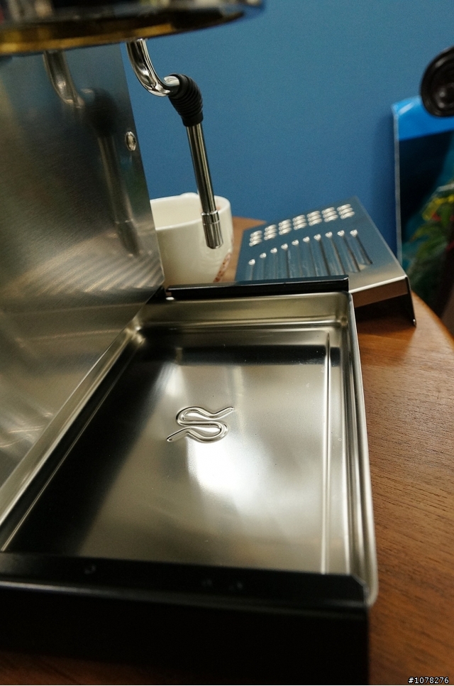 「開箱」RANCILIO SILVIA咖啡機及RANCILIO ROCKY磨豆機