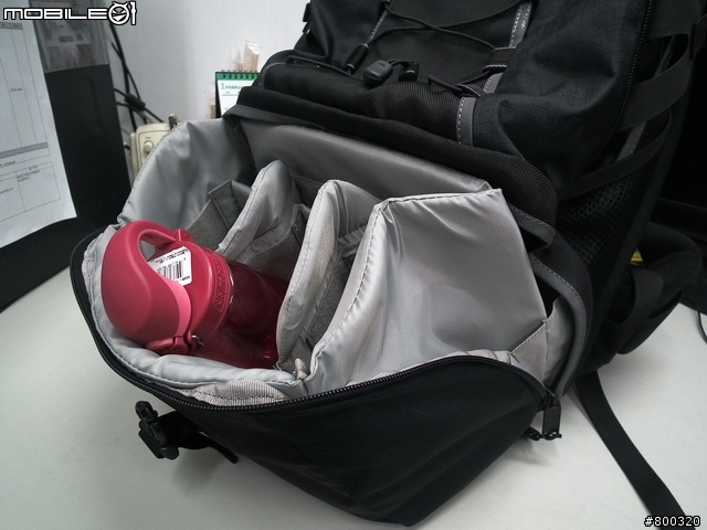 [開箱] 帶大腳架旅遊Lowepro CompuRover AW 羅普 電腦羅孚客 相機後背包