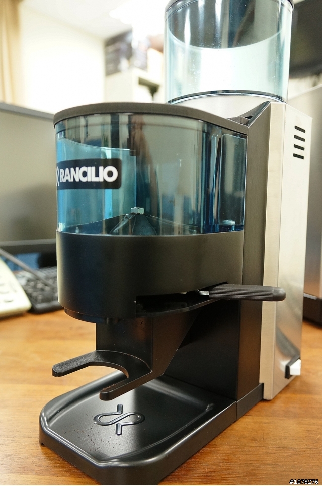 「開箱」RANCILIO SILVIA咖啡機及RANCILIO ROCKY磨豆機