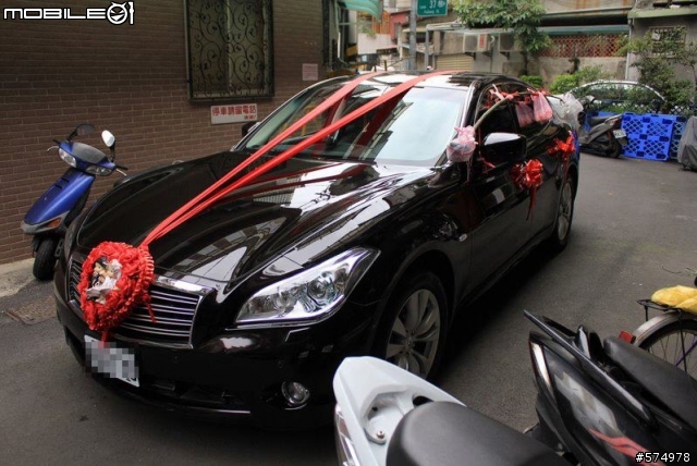 分享INFINITI M25婚禮車照