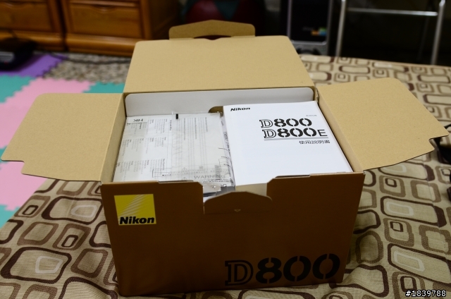 趕上開箱潮~D800 GET!