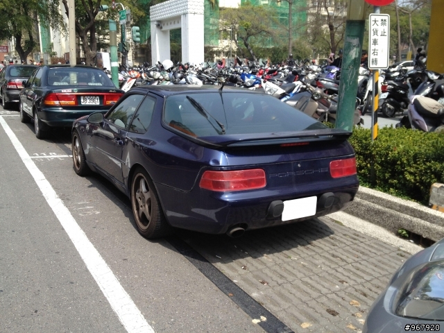 請問這台老Porsche是什麼型號呢？
