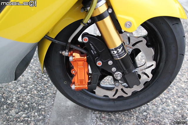 想請教起重吊車要如何將馬車吊起到公寓客廳裡面?(我不是開玩笑的!)