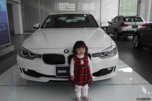 2012  F30之展示間側拍...