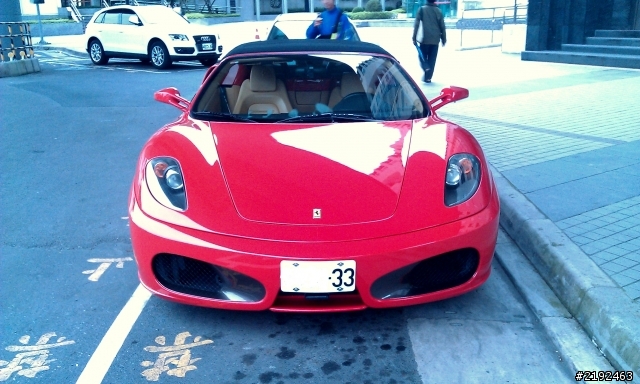 我們學校的後面拍到經典美車