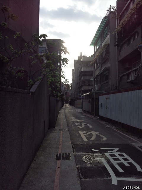 SHARP 背照式CMOS V.S. CCD (自家兄弟爭戰)