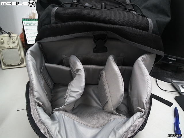 [開箱] 帶大腳架旅遊Lowepro CompuRover AW 羅普 電腦羅孚客 相機後背包