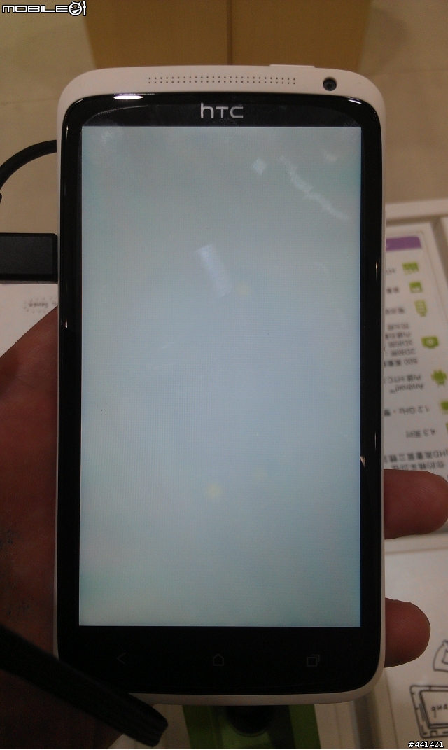 ONE 螢幕的黃斑