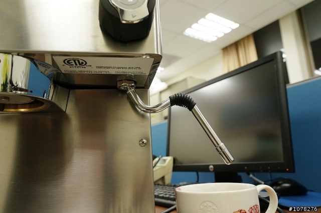 「開箱」RANCILIO SILVIA咖啡機及RANCILIO ROCKY磨豆機