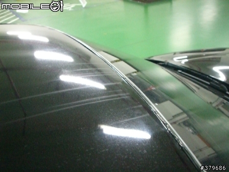 引擎蓋被k了一個坑