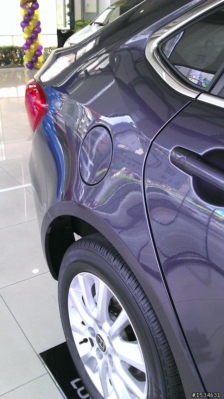 來賞車去....台南Luxgen展示間的S5