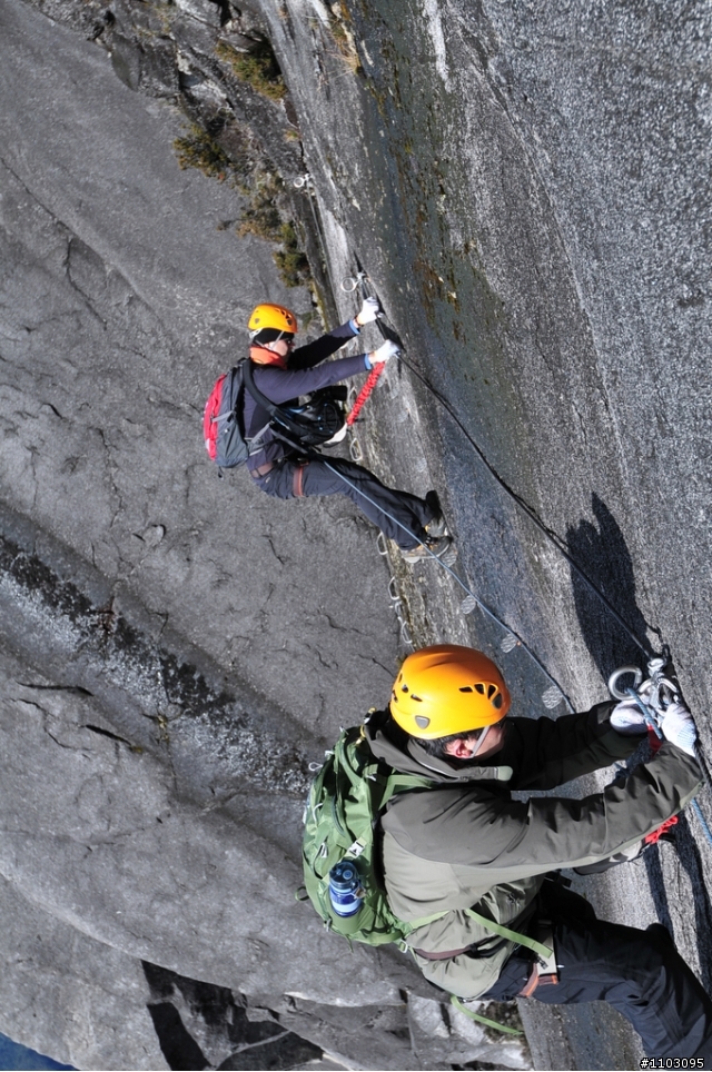 [神山-沙巴] 神山加碼極限攀岩Via Ferrata-Low's Peak Circuit 差點回不來了20120228