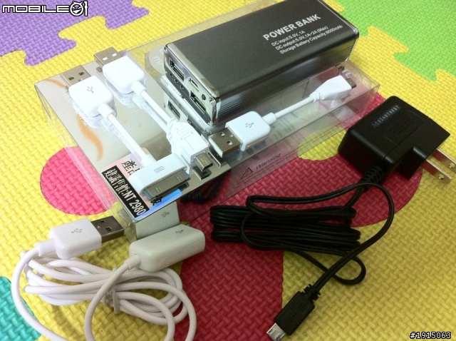 開箱 Diamond king 行動電源8000mAh 可同時充ipad和iphone