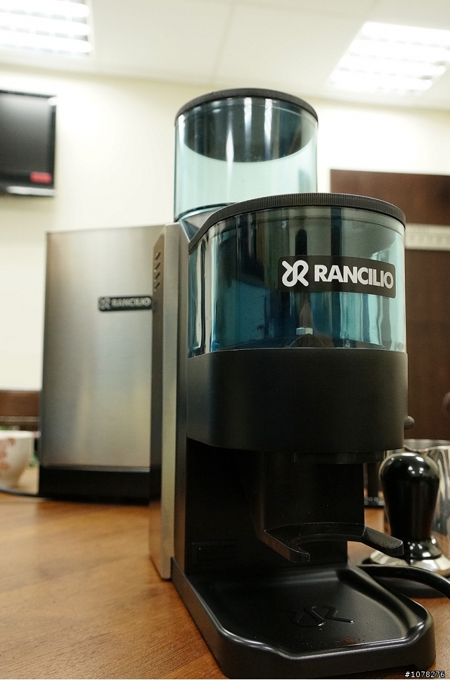 「開箱」RANCILIO SILVIA咖啡機及RANCILIO ROCKY磨豆機