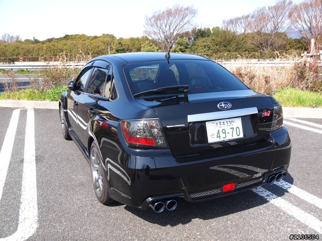 在日本看到的汽車~這一台是硬皮鯊嗎?