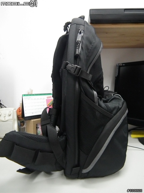 [開箱] 帶大腳架旅遊Lowepro CompuRover AW 羅普 電腦羅孚客 相機後背包