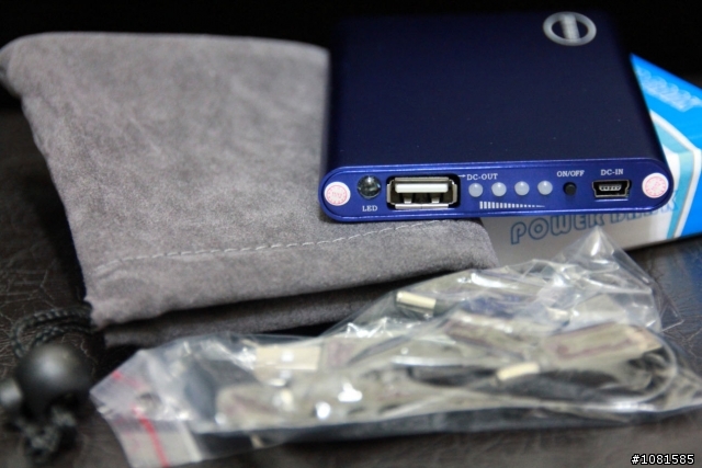 等了這麼多天,samsung tab 7.7贈品藍芽棒與行動電源終於寄來了