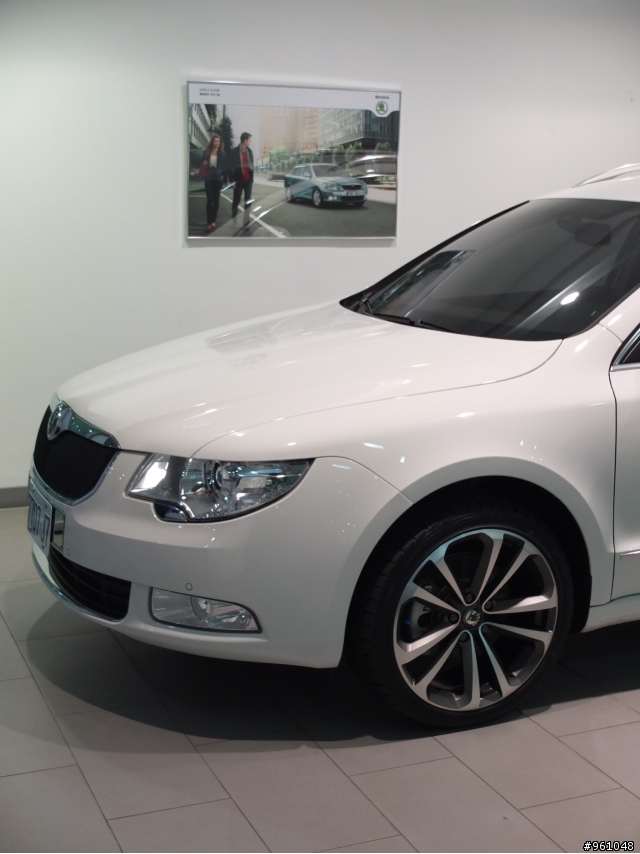 超迷人的白色Superb 1.8 TSI 今天交車了!!!