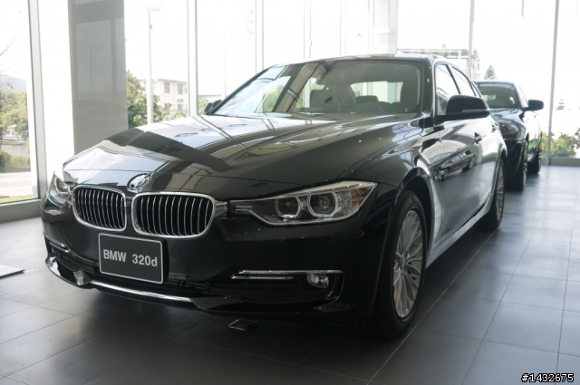 2012  F30之展示間側拍...