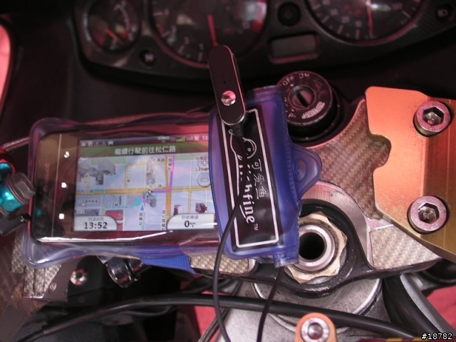 仿賽車款超便宜防水導航車架：隼 & Garmin Asus A10 示範