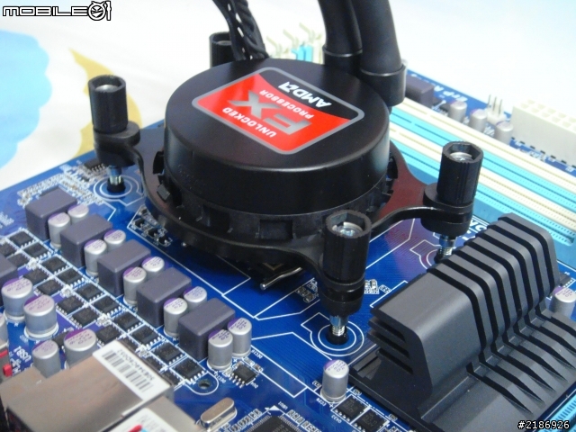 八匹瘋馬狂奔,旗艦級水冷版FX-8150開箱