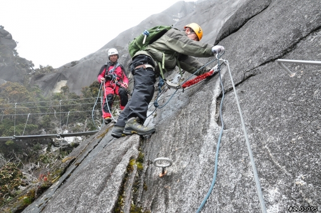 [神山-沙巴] 神山加碼極限攀岩Via Ferrata-Low's Peak Circuit 差點回不來了20120228