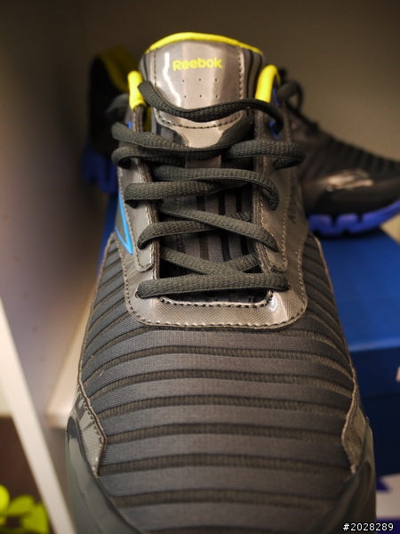 工作壓力大嗎？ 慢跑吧!!  Reebok Zigtech開箱分享