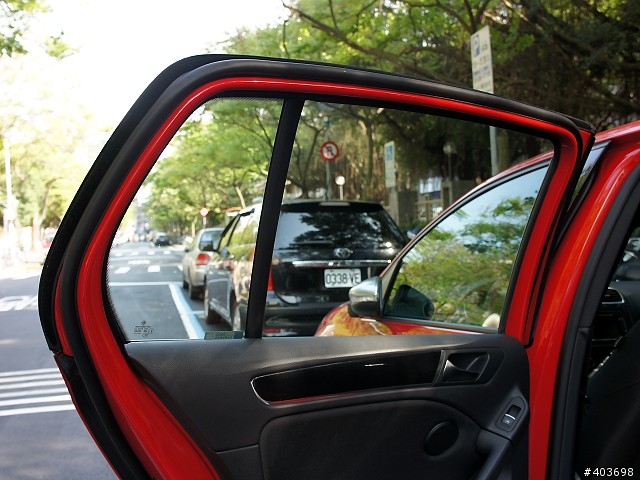 [分享]GTI6質感又提升一步了...原廠車門隔音條...