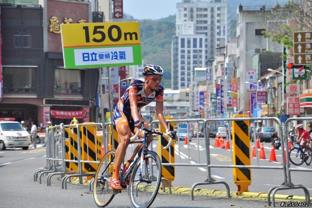 【影片】2012國際自由車環台公路大賽第7站 高雄市站~~最後衝刺畫面  精彩