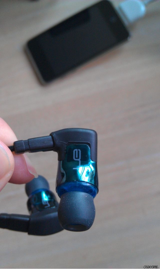 简单开箱『多圖』----Ultimate Ears triplefi10