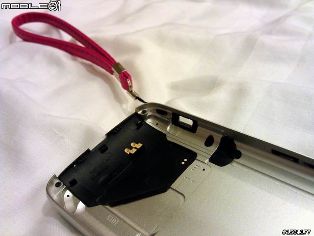 分享 ： Sensation  电池殻 + 手機吊飾    避免手機摔出去的好方法