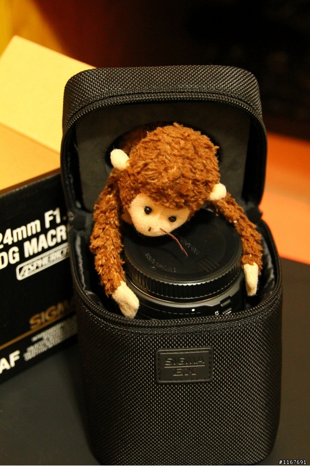 [開箱文]人生第一次開箱文Sigma 24mm f1.8 & 鼻毛猴~