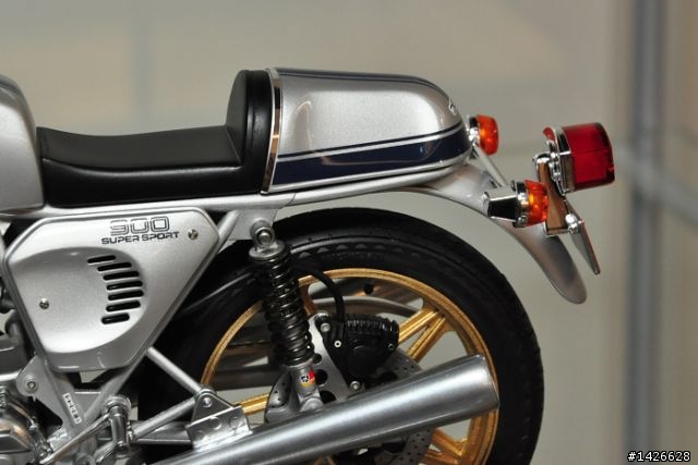 機車聰聰聰 --- 1/12  DUCATI 900SS 製作分享