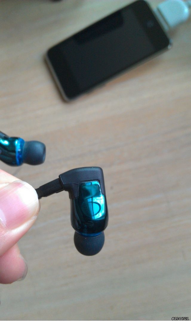 简单开箱『多圖』----Ultimate Ears triplefi10