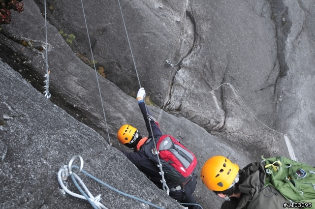 [神山-沙巴] 神山加碼極限攀岩Via Ferrata-Low's Peak Circuit 差點回不來了20120228