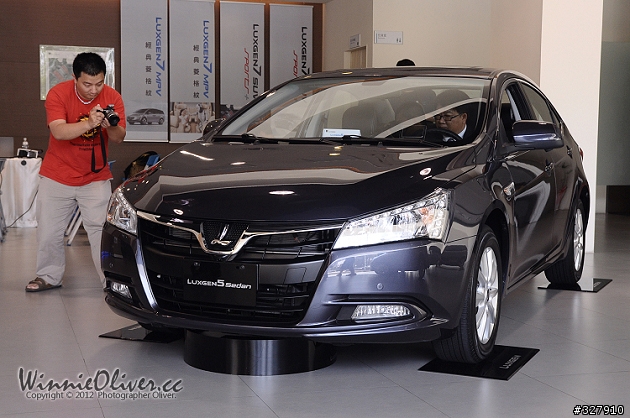 【記錄】LUXGEN 5 Sedan 高雄賞車會，多角度呈現（圖很多，#2 新增實車寫真、#6試做S5專屬桌布）