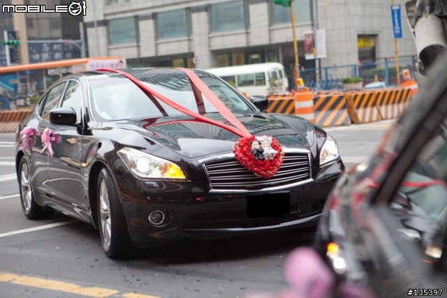 分享INFINITI M37婚禮車照