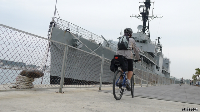 [遊記] 登德陽艦，爬高雄燈塔，逛旗津島台南-高雄單車順風行！