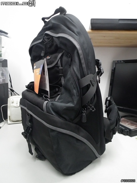 [開箱] 帶大腳架旅遊Lowepro CompuRover AW 羅普 電腦羅孚客 相機後背包