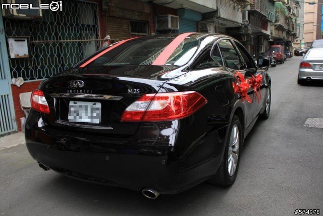 分享INFINITI M25婚禮車照