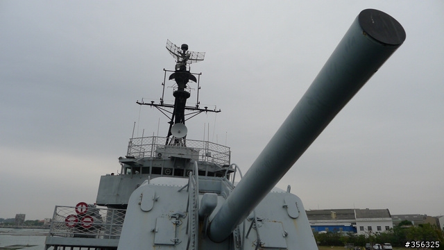 [遊記] 登德陽艦，爬高雄燈塔，逛旗津島台南-高雄單車順風行！