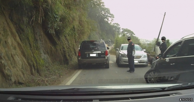 3/3 下午在苗62縣清安道路 (通往泰安溫泉) 路上看到的兩車對撞