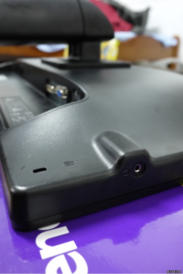 BENQ  XL2410T簡單開箱~(外加 曜越黑者、i-rocksKR6260)