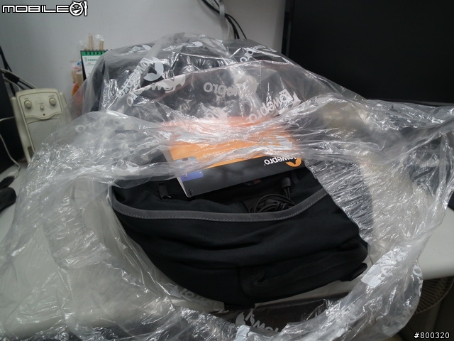 [開箱] 帶大腳架旅遊Lowepro CompuRover AW 羅普 電腦羅孚客 相機後背包