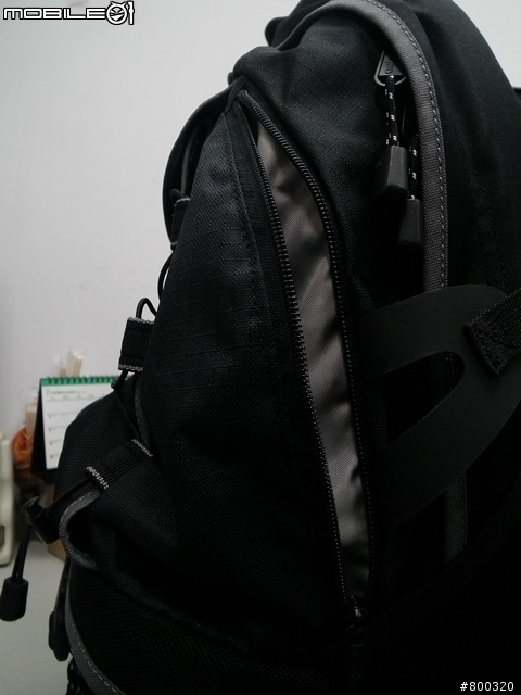 [開箱] 帶大腳架旅遊Lowepro CompuRover AW 羅普 電腦羅孚客 相機後背包