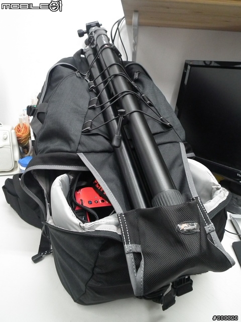 [開箱] 帶大腳架旅遊Lowepro CompuRover AW 羅普 電腦羅孚客 相機後背包