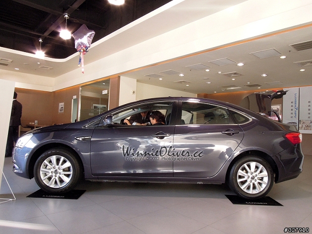 【記錄】LUXGEN 5 Sedan 高雄賞車會，多角度呈現（圖很多，#2 新增實車寫真、#6試做S5專屬桌布）