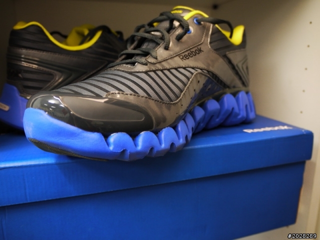 工作壓力大嗎？ 慢跑吧!!  Reebok Zigtech開箱分享