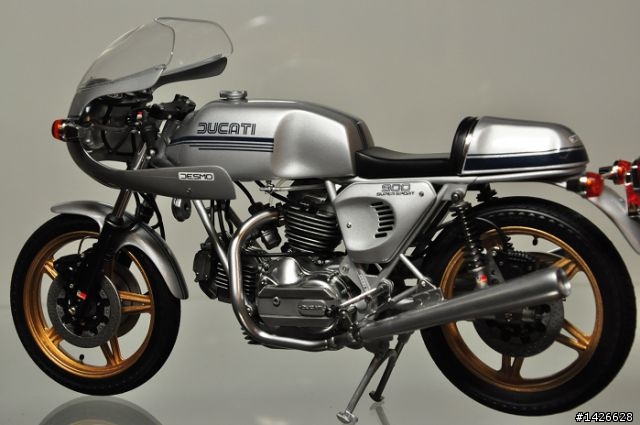 機車聰聰聰 --- 1/12  DUCATI 900SS 製作分享